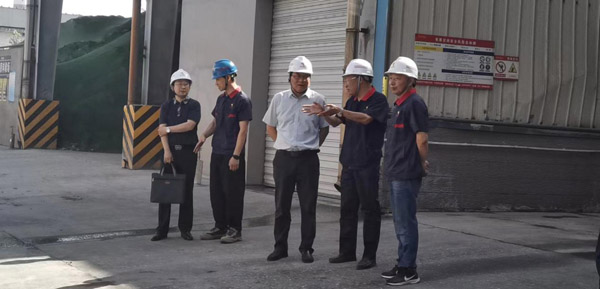 集團公司黨委委員、股份公司黨委書記、總經(jīng)理蔣培進到建材公司調(diào)...